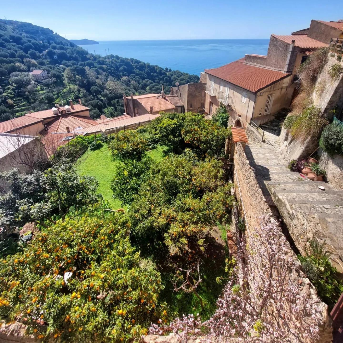 La Casa Sul Blu Albergo Diffuso Пискиота Екстериор снимка